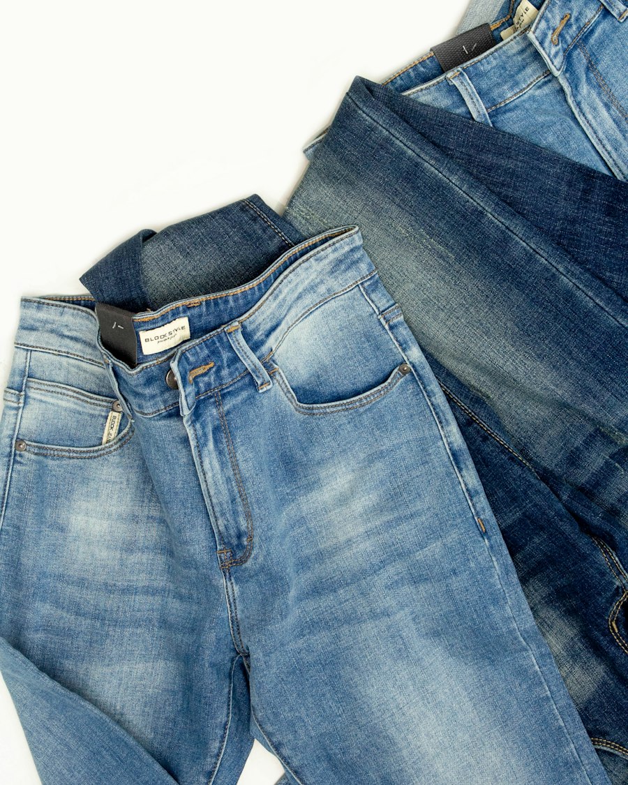 Men's Relaxed-Fit Jeans in Light Wash