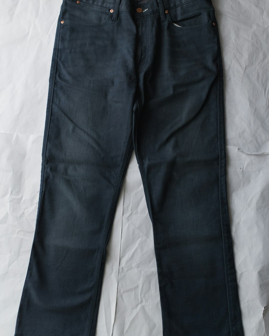 Men's Classic Straight-Leg Jeans in Dark Indigo