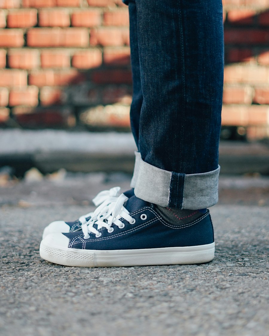 Women's Canvas Low-Top Sneakers in Navy